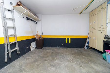 Casa de condomínio à venda com 447m², 4 quartos e 5 vagas Casa de condomínio à venda com 447m², 4 quartos e 5 vagasGaragem