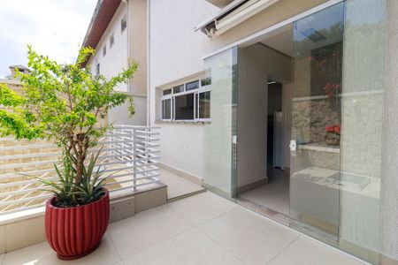 Casa de condomínio à venda com 447m², 4 quartos e 5 vagas Casa de condomínio à venda com 447m², 4 quartos e 5 vagasÁrea Externa