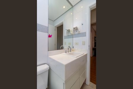 Casa de condomínio à venda com 447m², 4 quartos e 5 vagas Casa de condomínio à venda com 447m², 4 quartos e 5 vagasSuíte 2 - Banheiro