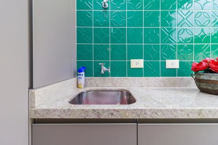 Casa de condomínio à venda com 447m², 4 quartos e 5 vagas Casa de condomínio à venda com 447m², 4 quartos e 5 vagasApoio - Área de Serviço