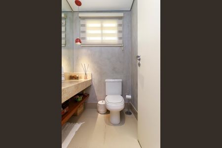 Casa de condomínio à venda com 447m², 4 quartos e 5 vagas Casa de condomínio à venda com 447m², 4 quartos e 5 vagasLavabo