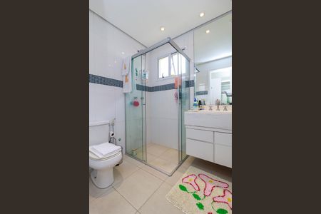 Casa de condomínio à venda com 447m², 4 quartos e 5 vagas Casa de condomínio à venda com 447m², 4 quartos e 5 vagasSuíte 3 - Banheiro