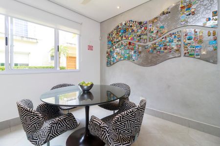 Casa de condomínio à venda com 447m², 4 quartos e 5 vagas Casa de condomínio à venda com 447m², 4 quartos e 5 vagasCozinha - Copa