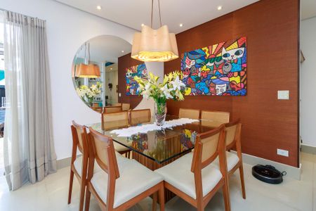 Casa de condomínio à venda com 447m², 4 quartos e 5 vagas Casa de condomínio à venda com 447m², 4 quartos e 5 vagasSala