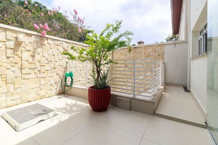 Casa de condomínio à venda com 447m², 4 quartos e 5 vagas Casa de condomínio à venda com 447m², 4 quartos e 5 vagasÁrea Externa