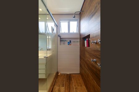 Casa de condomínio à venda com 447m², 4 quartos e 5 vagas Casa de condomínio à venda com 447m², 4 quartos e 5 vagasSuíte Principal - Banheiro