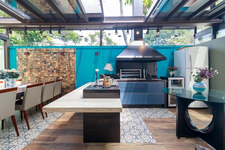 Casa de condomínio à venda com 447m², 4 quartos e 5 vagas Casa de condomínio à venda com 447m², 4 quartos e 5 vagasEspaço Gourmet