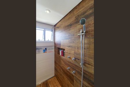 Casa de condomínio à venda com 447m², 4 quartos e 5 vagas Casa de condomínio à venda com 447m², 4 quartos e 5 vagasSuíte Principal - Banheiro