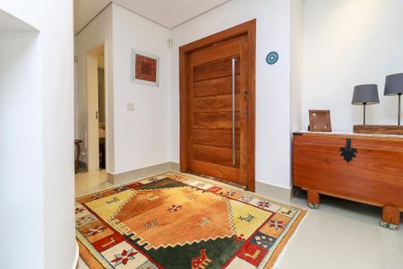 Casa de condomínio à venda com 447m², 4 quartos e 5 vagas Casa de condomínio à venda com 447m², 4 quartos e 5 vagasSala