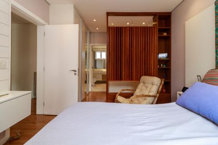 Casa de condomínio à venda com 447m², 4 quartos e 5 vagas Casa de condomínio à venda com 447m², 4 quartos e 5 vagasSuíte Principal