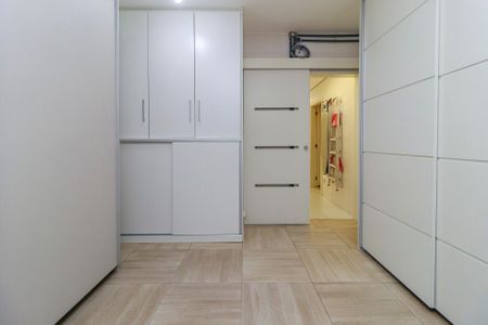 Casa de condomínio à venda com 447m², 4 quartos e 5 vagas Casa de condomínio à venda com 447m², 4 quartos e 5 vagasDepósito