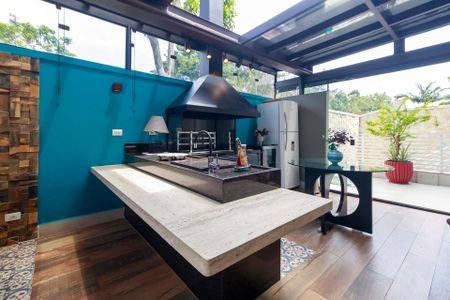 Casa de condomínio à venda com 447m², 4 quartos e 5 vagas Casa de condomínio à venda com 447m², 4 quartos e 5 vagasEspaço Gourmet