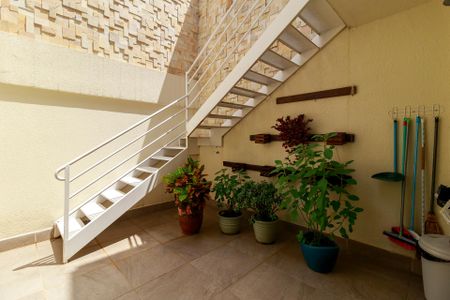 Casa de condomínio à venda com 447m², 4 quartos e 5 vagas Casa de condomínio à venda com 447m², 4 quartos e 5 vagasÁrea Externa