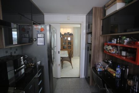 Apartamento à venda com 300m², 4 quartos e 4 vagasCozinha