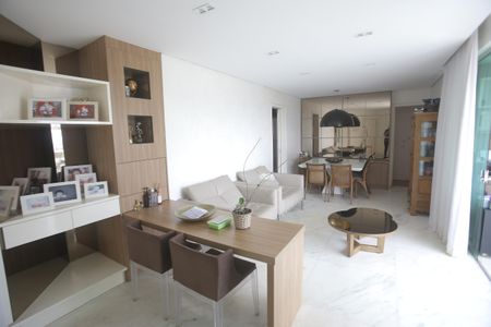 Apartamento à venda com 300m², 4 quartos e 4 vagasSala