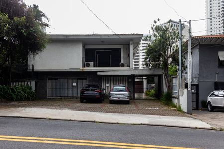 Casa à venda com 350m², 3 quartos e 4 vagas Casa à venda com 350m², 3 quartos e 4 vagasFachada