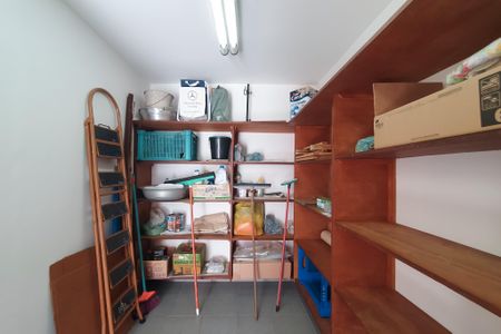 Casa à venda com 183m², 3 quartos e 2 vagasQuarto de Serviço