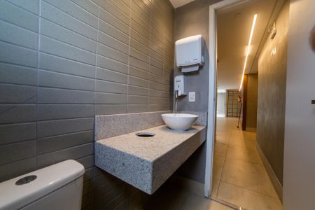 Apartamento à venda com 78m², 3 quartos e 2 vagas Apartamento à venda com 78m², 3 quartos e 2 vagasÁrea comum - Banheiro Salão de festas