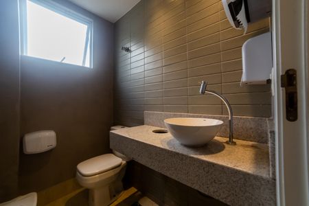 Apartamento à venda com 78m², 3 quartos e 2 vagas Apartamento à venda com 78m², 3 quartos e 2 vagasÁrea comum - Banheiro Salão de festas