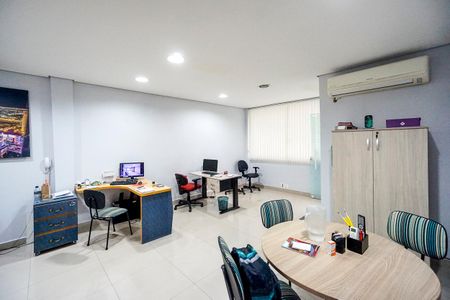 Casa à venda com 270m², 4 quartos e 2 vagas Casa à venda com 270m², 4 quartos e 2 vagasQuarto 03