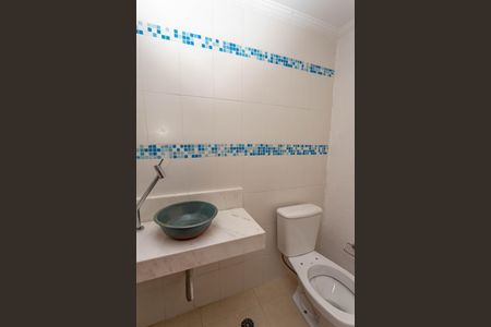 Casa de condomínio à venda com 215m², 3 quartos e 2 vagasLavabo