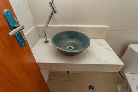 Casa de condomínio à venda com 215m², 3 quartos e 2 vagasLavabo