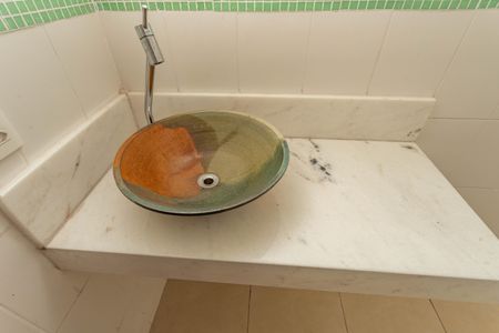 Casa de condomínio à venda com 215m², 3 quartos e 2 vagasBanheiro da suíte