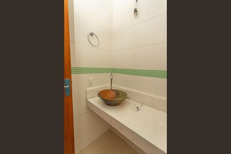 Casa de condomínio à venda com 215m², 3 quartos e 2 vagasBanheiro da suíte