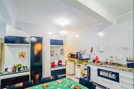 Casa à venda com 166m², 3 quartos e 2 vagas Casa à venda com 166m², 3 quartos e 2 vagasCozinha