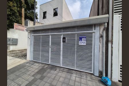 Casa à venda com 166m², 3 quartos e 2 vagas Casa à venda com 166m², 3 quartos e 2 vagasFachada