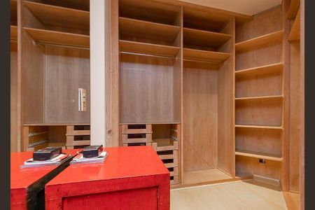 Apartamento à venda com 442m², 4 quartos e 5 vagasCloset