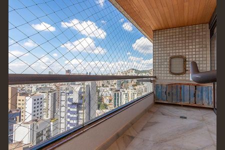 Apartamento à venda com 442m², 4 quartos e 5 vagasVaranda