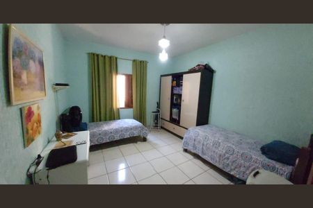 Casa à venda com 240m², 2 quartos e 4 vagas