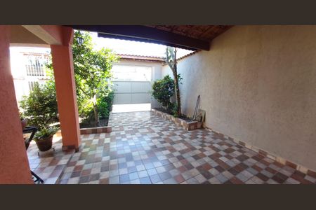 Casa à venda com 240m², 2 quartos e 4 vagas Casa à venda com 240m², 2 quartos e 4 vagasÁrea Externa
