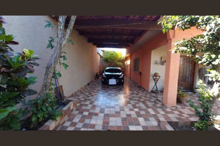 Casa à venda com 240m², 2 quartos e 4 vagas Casa à venda com 240m², 2 quartos e 4 vagasÁrea Externa