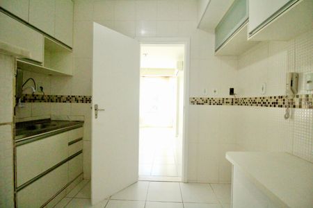Apartamento para alugar com 103m², 4 quartos e 1 vaga Apartamento para alugar com 103m², 4 quartos e 1 vagaCozinha e Área de Serviço