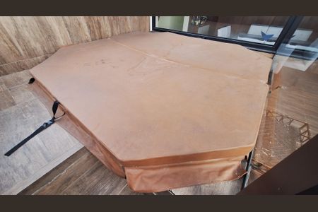 Apartamento à venda com 120m², 2 quartos e 2 vagas Apartamento à venda com 120m², 2 quartos e 2 vagasJacuzzi