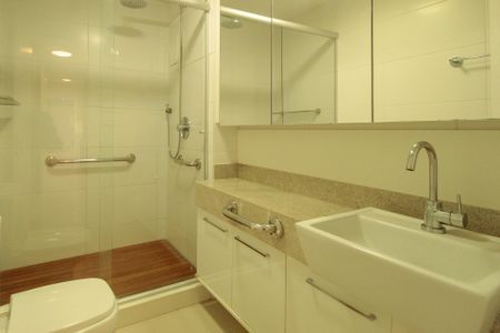 Apartamento à venda com 88m², 2 quartos e 2 vagas Apartamento à venda com 88m², 2 quartos e 2 vagasBanheiro da Suíte 2