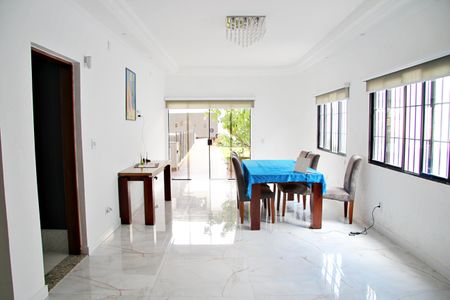 Casa para alugar com 550m², 4 quartos e 4 vagasSala e Sala de Jantar