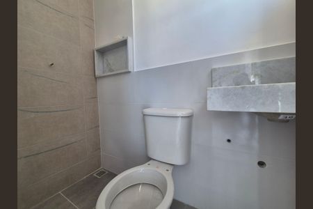Casa de condomínio à venda com 100m², 2 quartos e 1 vagaBanheiro da Suíte 1