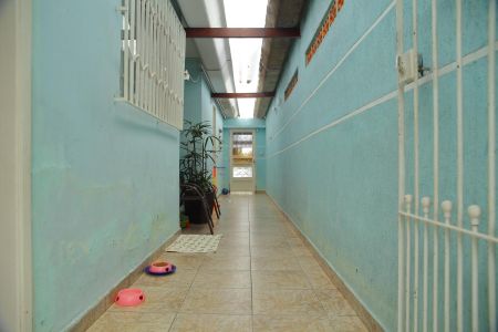 Casa à venda com 125m², 2 quartos e 2 vagasQuintal - corredor lateral