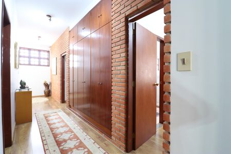 Casa à venda com 342m², 4 quartos e 3 vagasCorredor