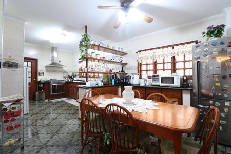 Casa à venda com 342m², 4 quartos e 3 vagasCozinha