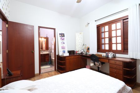 Casa à venda com 342m², 4 quartos e 3 vagasSuíte 3