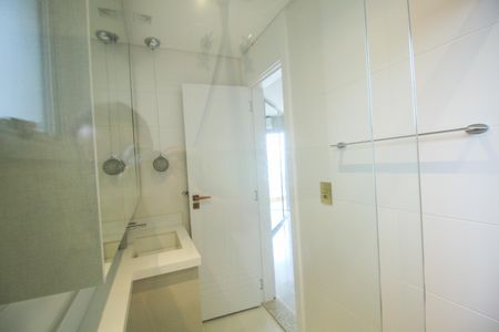 Casa à venda com 285m², 3 quartos e 4 vagasBanheiro - Quarto 2