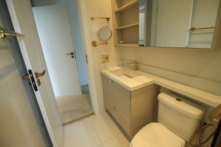 Casa à venda com 285m², 3 quartos e 4 vagasBanheiro - Quarto 1