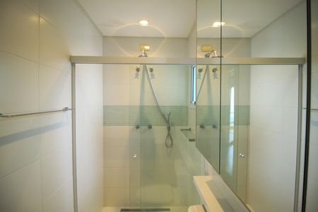 Casa à venda com 285m², 3 quartos e 4 vagasBanheiro - Quarto 2