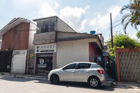 Casa à venda com 230m², 1 quarto e 1 vaga Casa à venda com 230m², 1 quarto e 1 vagaFachada