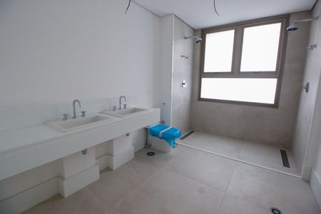 Apartamento à venda com 226m², 3 quartos e 3 vagasBanheiro da Suíte 1
