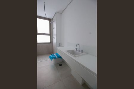 Apartamento à venda com 226m², 3 quartos e 3 vagasBanheiro da Suíte 2